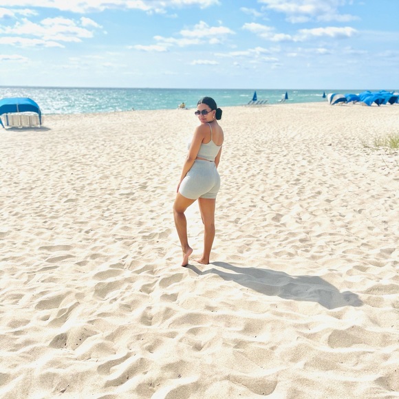 Posh Ambassador, Lydia 🌹 - Picture 2 of 5